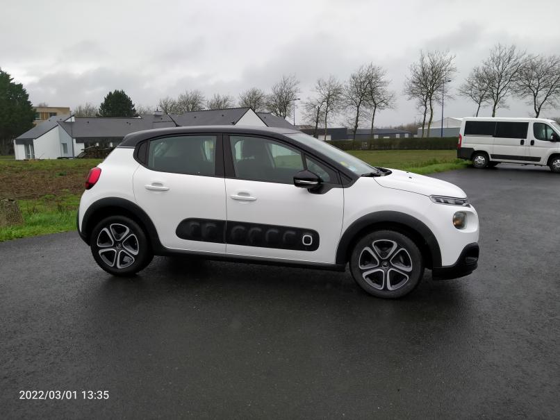 vehicule en location vente C3 Blue HDI 100 cv S&S Shine Blanche toit noir