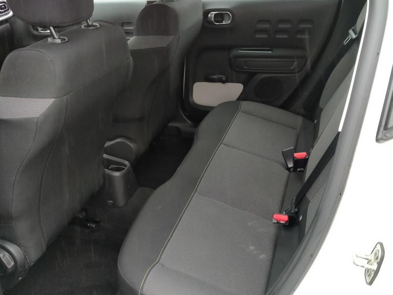 vehicule en location vente C3 Blue HDI 100 cv S&S Shine Blanche toit noir