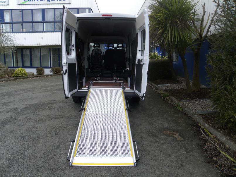 vehicule en location vente Ducato Combi 3,3 MH2 2,3 MJT 130 cv Euro 6 Blanc VASP HANDICAP TPMR