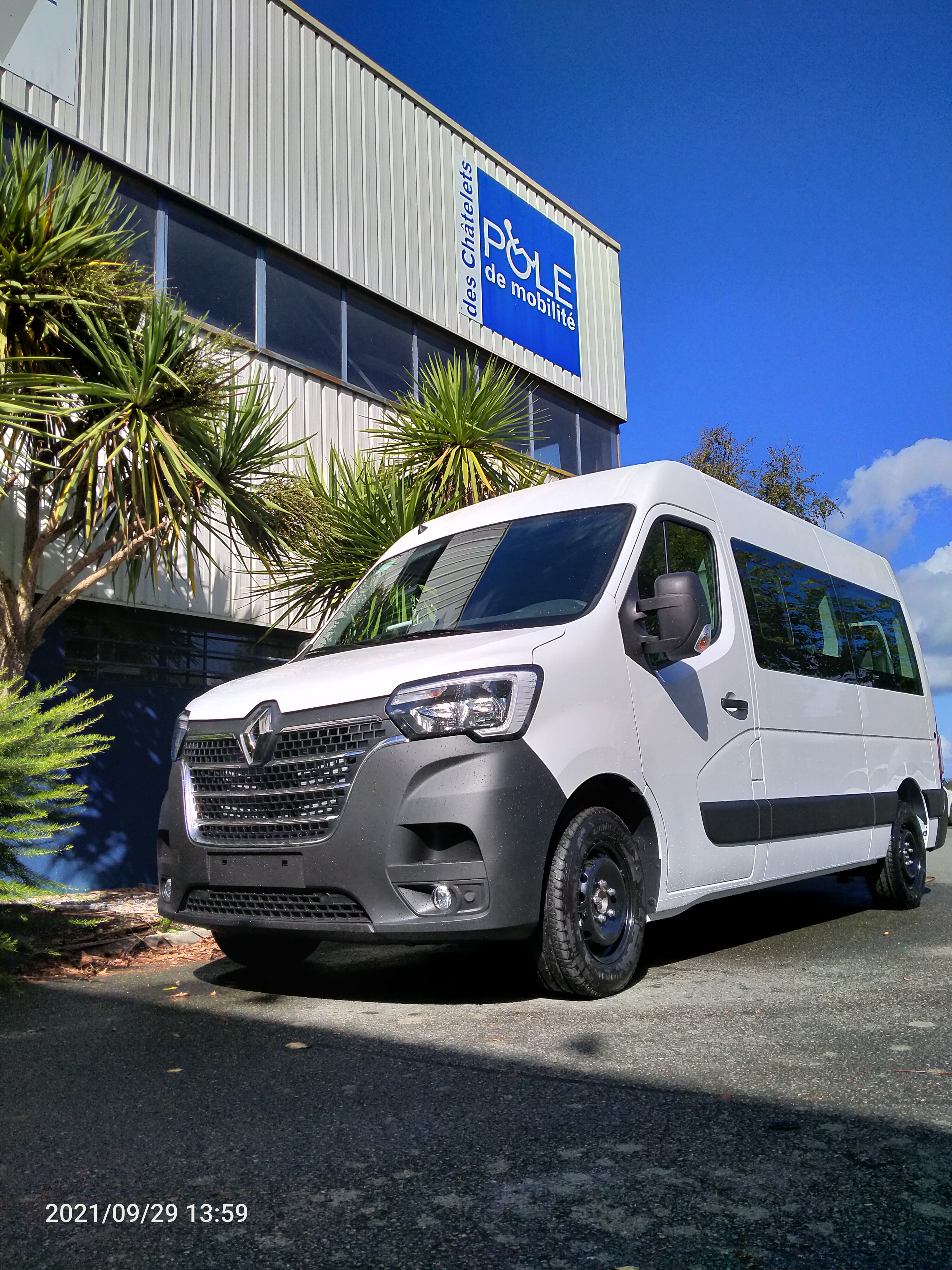 Master Fourgon FG TR GCF F3500 L2H2 DCI 135 cv Blanc minéral (Banquette double) VASP Handicap