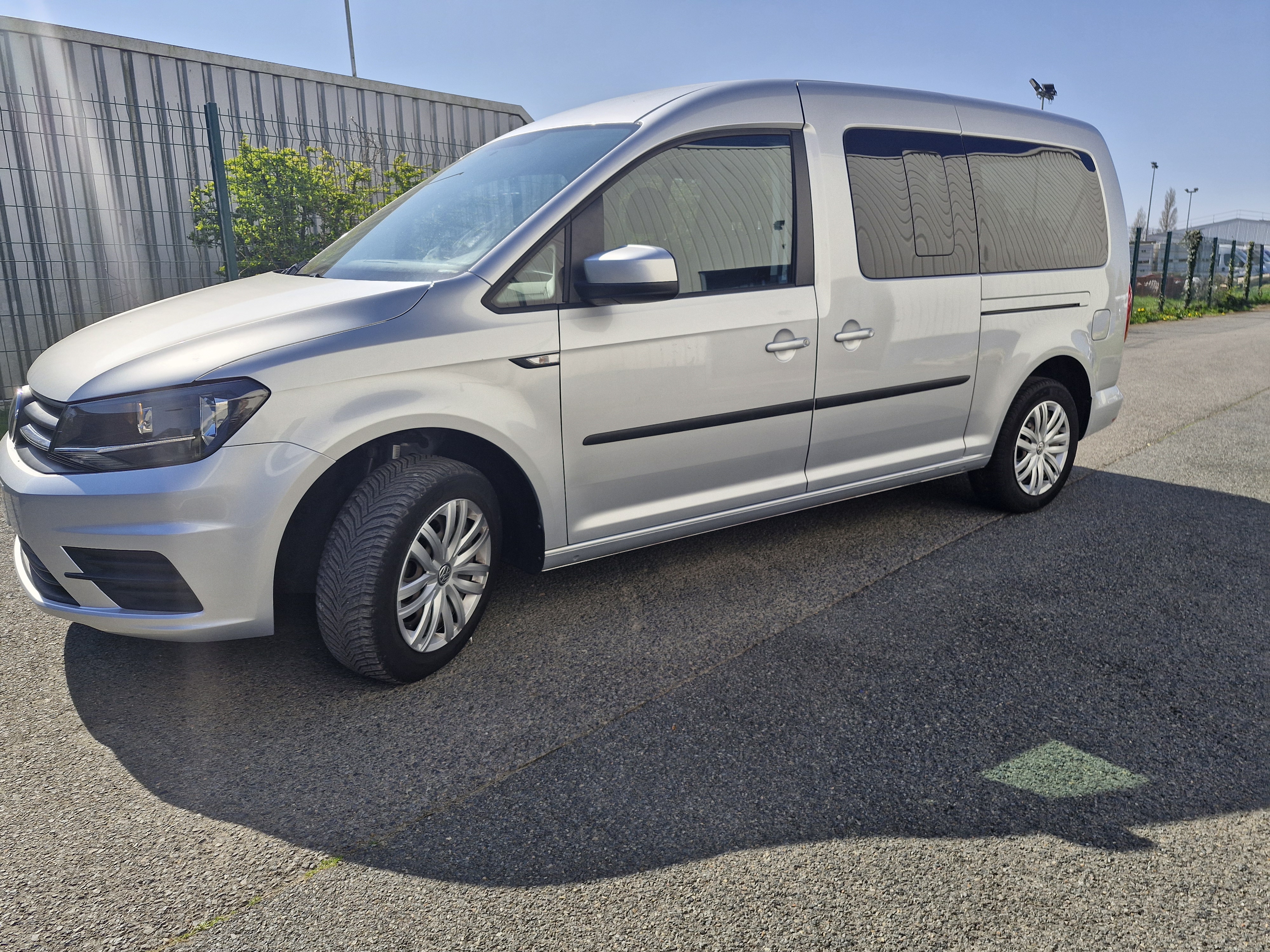 Caddy Maxi IV Trendline 2,0 TDI 102 cv Euro 6 B Gris 7 places adapté Lenoir