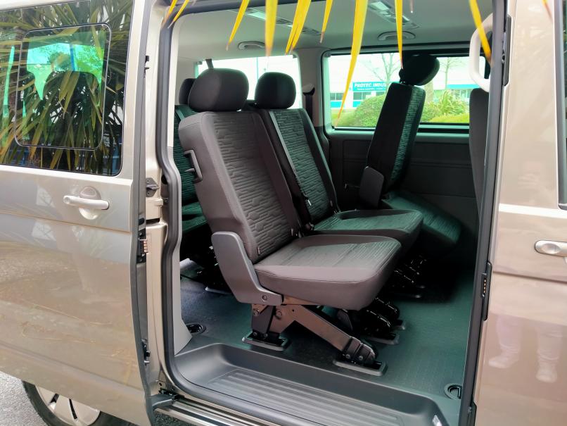 vehicule en location vente Caravelle Courte Confortline Euro 6.1 2,0 TDI 110 cv 8 places Beige