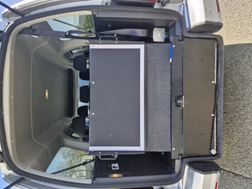 vehicule en location vente Caddy Maxi IV Trendline 2,0 TDI 102 cv Euro 6 B Gris 7 places adapté Lenoir