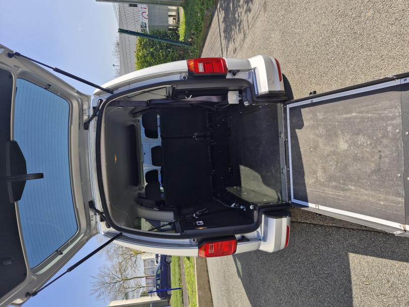 vehicule en location vente Caddy Maxi IV Trendline 2,0 TDI 102 cv Euro 6 B Gris 7 places adapté Lenoir