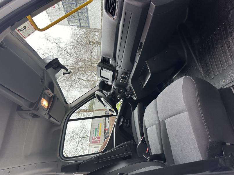 vehicule en location vente Master Fourgon FG TR GCF F3500 L2H2 DCI 135 cv Blanc minéral (Banquette double) VASP Handicap