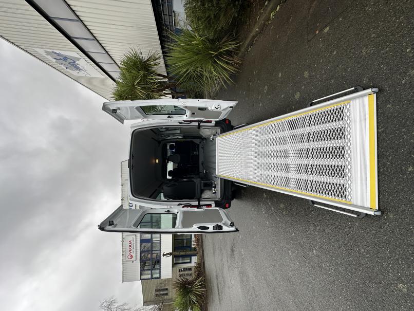 vehicule en location vente Master Fourgon FG TR GCF F3500 L2H2 DCI 135 cv Blanc minéral (Banquette double) VASP Handicap